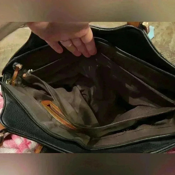 Stauer Black/Brown Shoulder Bag w/ lots of compartments Gold tone logo hardware - Picture 5 of 12